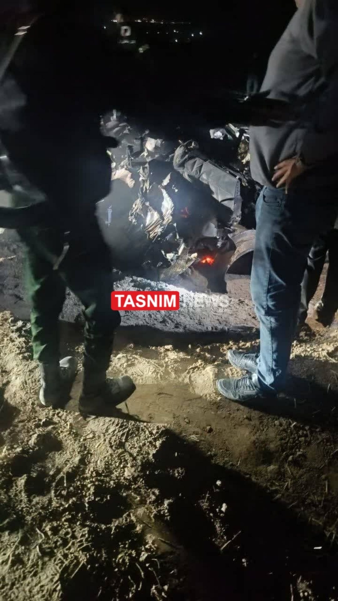 غیررسمی؛ انهدام یک جنگنده دشمن آمریکایی صهیونی در آسمان مرکزی ایران + تصاویر (۱۵ فروردین ۱۴۰۵)