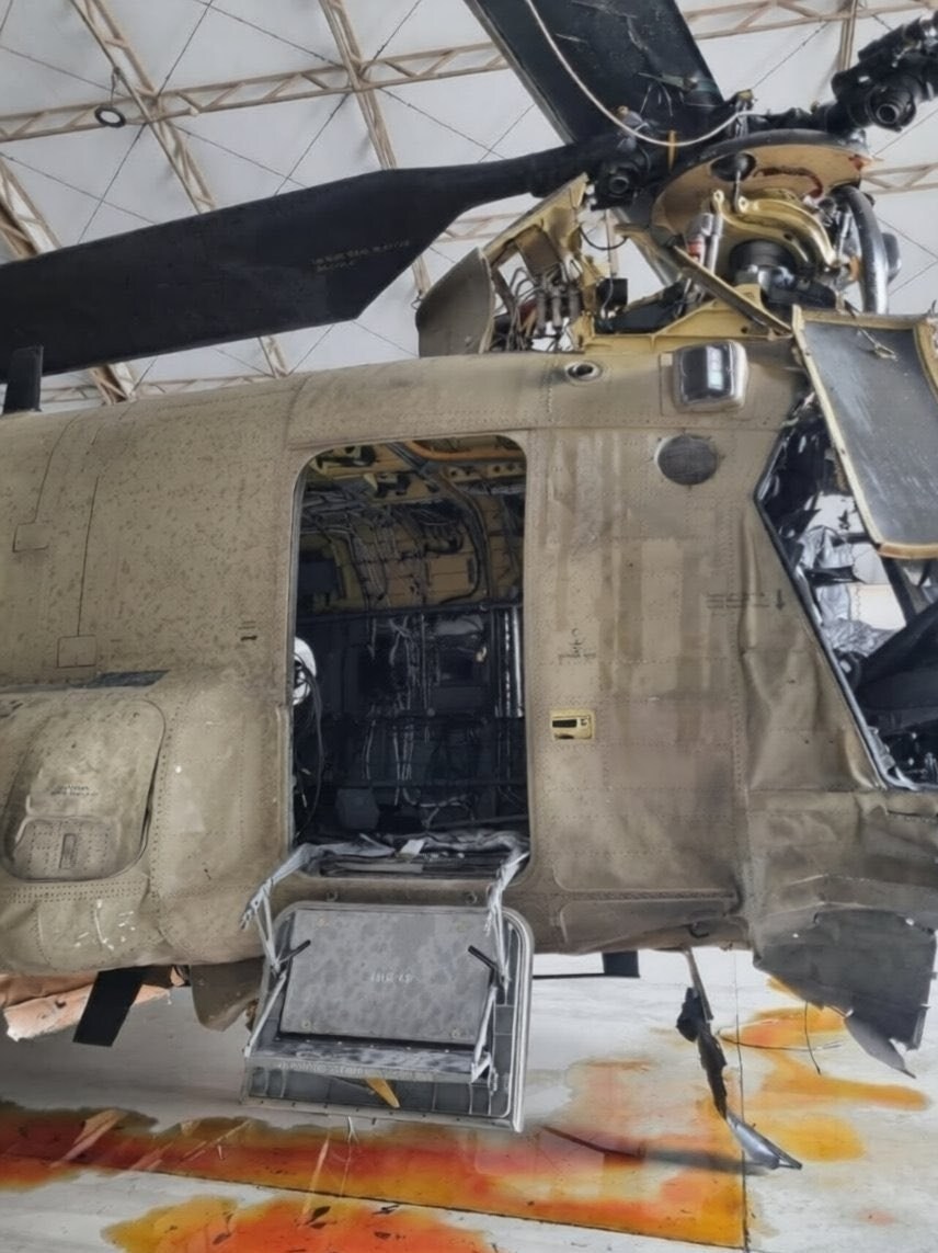 تصاویری از هلیکوپتر CH-۴۷ که در کویت هدف قرار گرفت (۱۵ فروردین ۱۴۰۵)