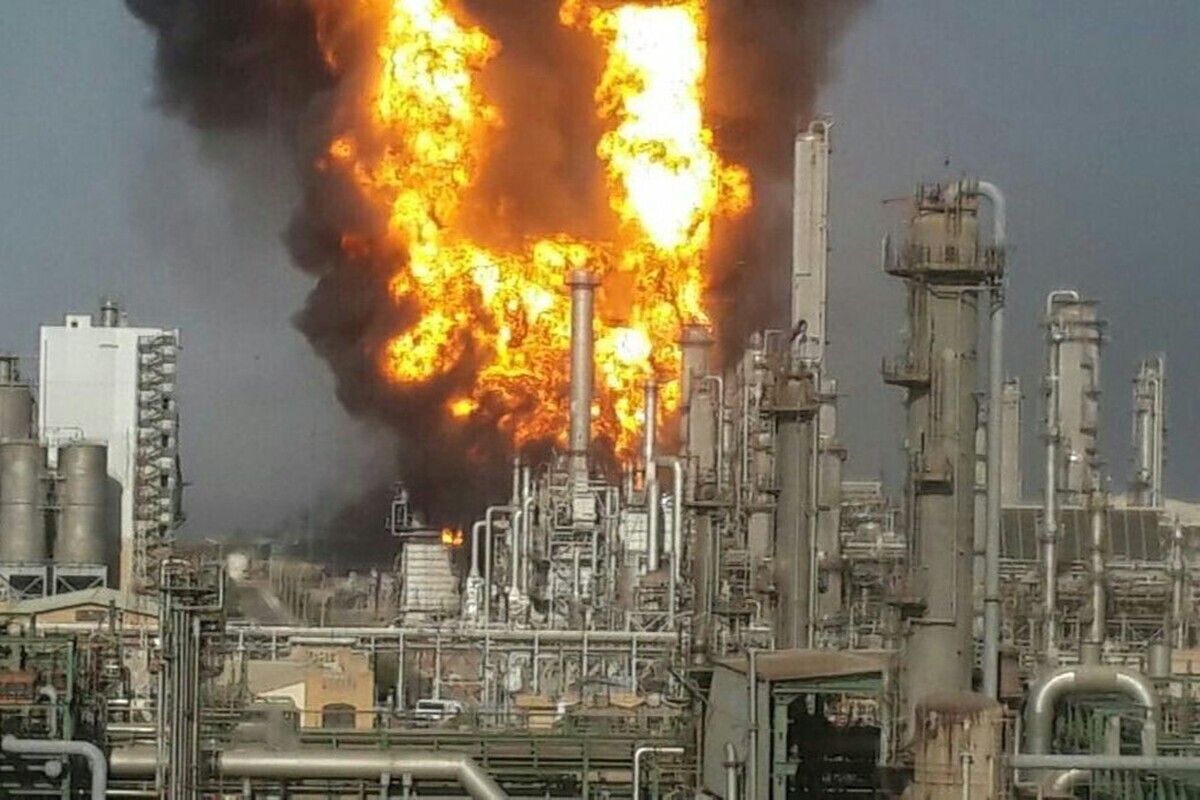 آتش‌سوزی پتروشیمی‌های ماهشهر به طور کامل خاموش شد( ۱۵ فروردین ۱۴۰۵)