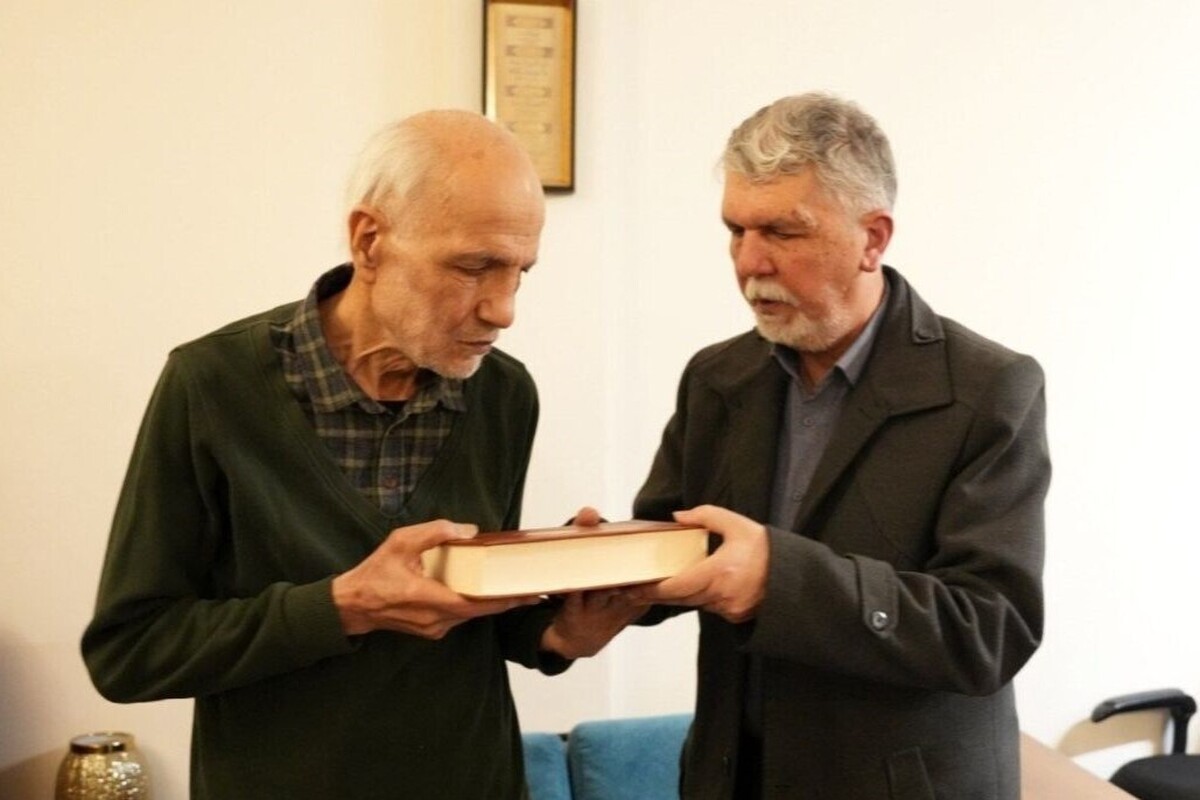 وزیر فرهنگ از ترجمه روایی قرآن رونمایی کرد