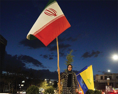 روایتی از علمداری خاص مشهدیها | این پرچم زمین نمیماند روایتی از علمداری خاص مشهدیها | این پرچم زمین نمیماند