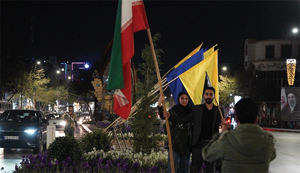 روایتی از علمداری خاص مشهدیها | این پرچم زمین نمیماند روایتی از علمداری خاص مشهدیها | این پرچم زمین نمیماند