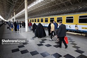 دعای مشترک مسافران قطار؛ پیروزی ایران، نخستین آرزوی زائرانی است که پا به مشهد می‌گذارند