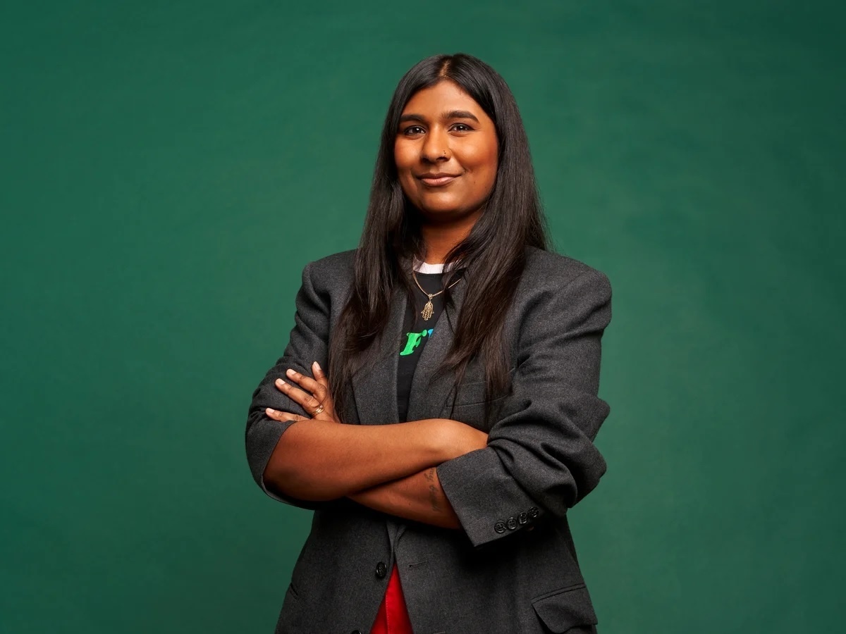 چرا دموکراسی‌ها از درون فرسوده می‌شوند؟ | نگاهی به پرفروش‌ترین کتاب علوم سیاسی بریتانیا