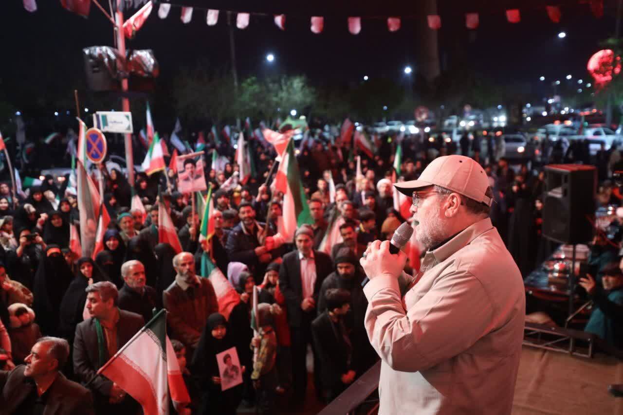 شهردار مشهد در تجمع مردمی عنوان کرد: تجلی اراده ملی در میدان مقاومت | ملت ایران در کنار سربازان خود ایستادهاند شهردار مشهد در تجمع مردمی عنوان کرد: تجلی اراده ملی در میدان مقاومت | ملت ایران در کنار سربازان خود ایستادهاند