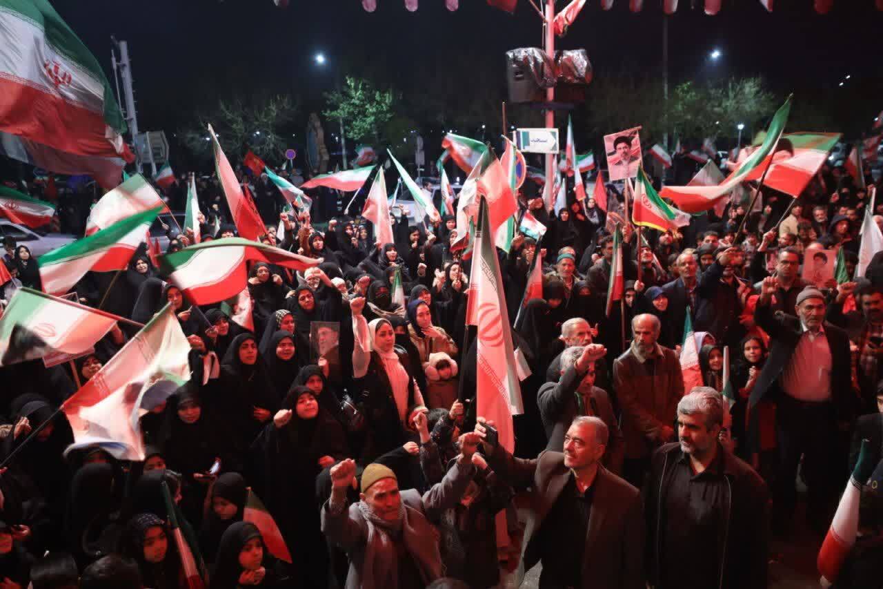 شهردار مشهد در تجمع مردمی عنوان کرد: تجلی اراده ملی در میدان مقاومت | ملت ایران در کنار سربازان خود ایستادهاند شهردار مشهد در تجمع مردمی عنوان کرد: تجلی اراده ملی در میدان مقاومت | ملت ایران در کنار سربازان خود ایستادهاند