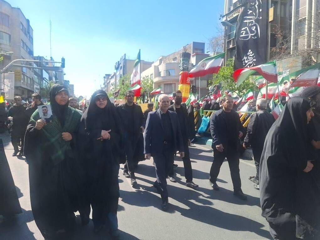 آغاز مراسم اربعین رهبر شهید انقلاب با حضور گسترده مردم در تهران و سراسر کشور + فیلم  (۲۰ فروردین ۱۴۰۵)