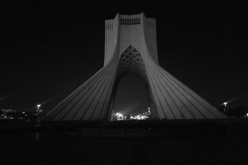 برج آزادی به مناسبت اربعین رهبر شهید خاموش شد