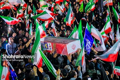 گزارش تصویری | چهل‌ودومین شب ایستادگی مردم در خیابان و تشییع پیکر یک شهید جنگ رمضان در مشهد