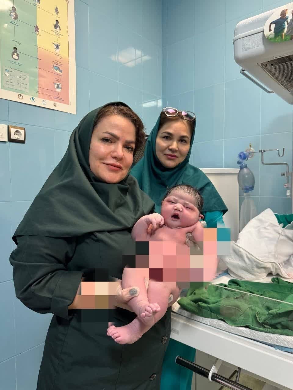 تولد نوزاد دختر ۵ کیلویی در فریمان خراسان رضوی + عکس
