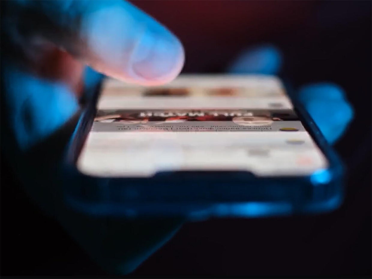 آیا گوشی‌ها به مکالمات شما گوش می‌دهند؟ | کارشناسان پاسخ می‌دهند