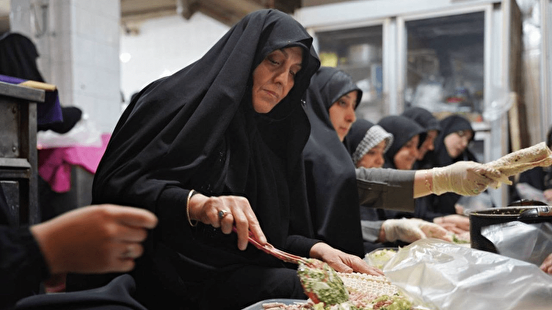 روایت آشپزخانه جهادی که با انفجار هم تعطیل نشد! + تصاویر