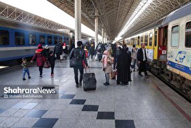 گزارشی از برقراری تردد مسافران در ایستگاه راه آهن شهید رئیسی مشهد | قطار روی ریل خدمت