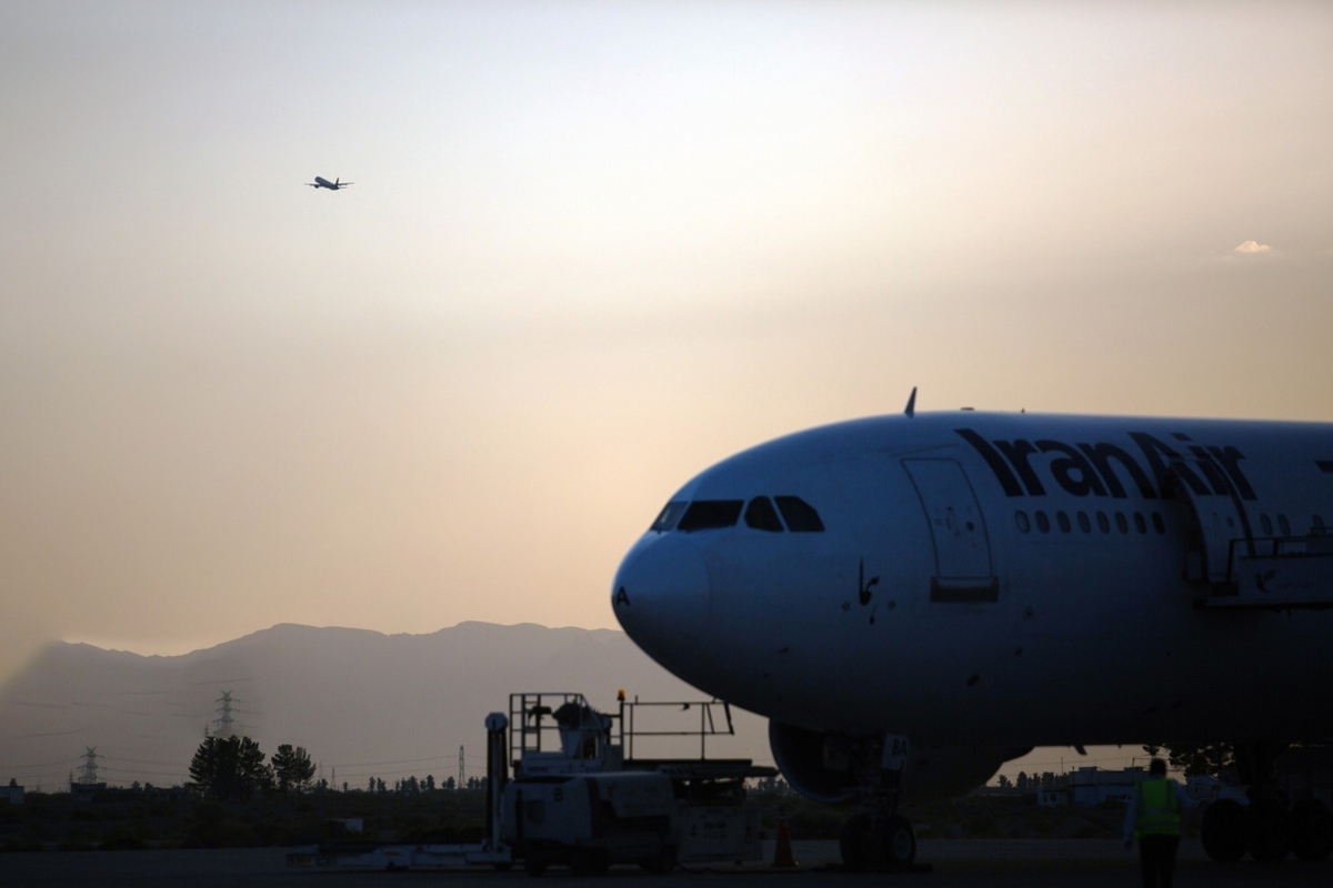 مدیرعامل شرکت فرودگاه&zwnj;ها:&nbsp;صنعت هوانوردی کشور به&zwnj;زودی به چرخه خدمت&zwnj;رسانی باز می&zwnj;گردد