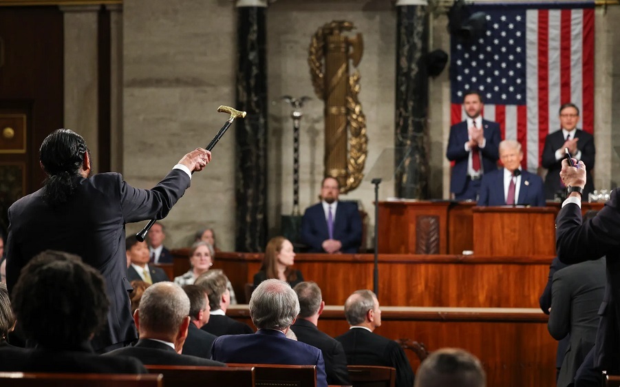 تیغ ترامپ بر گردن جمهوری‌خواهان | ادامه جنگ چه تأثیری بر سرنوشت سیاسی رئیس‌جمهور آمریکا دارد؟