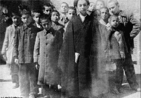 سلام بر متولد ۲۹ فروردین | مروری بر زندگی و زمانه قائد شهید امت به مناسبت فرارسیدن سالروز تولد او