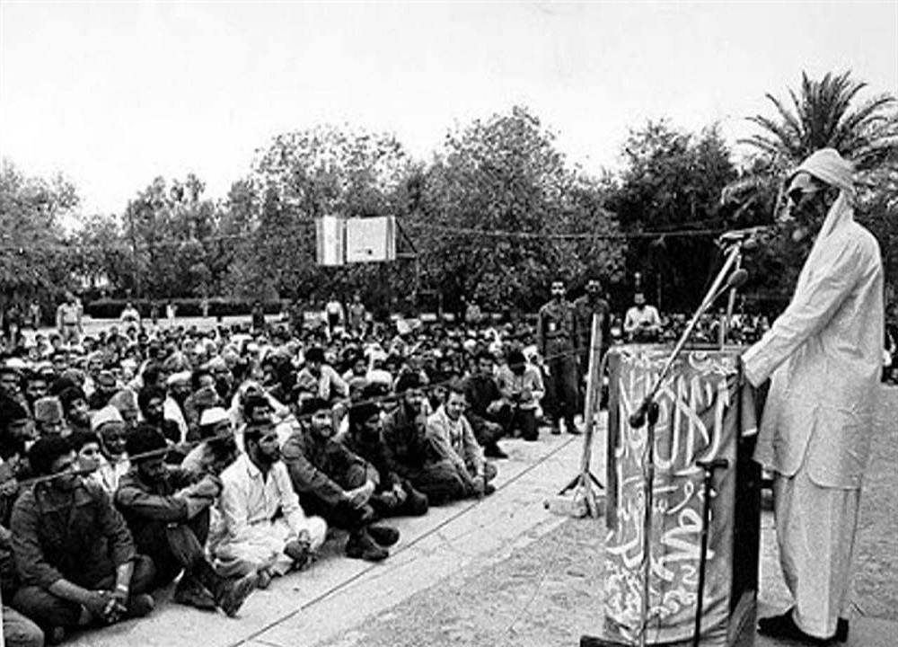 سلام بر متولد ۲۹ فروردین | مروری بر زندگی و زمانه قائد شهید امت به مناسبت فرارسیدن سالروز تولد او