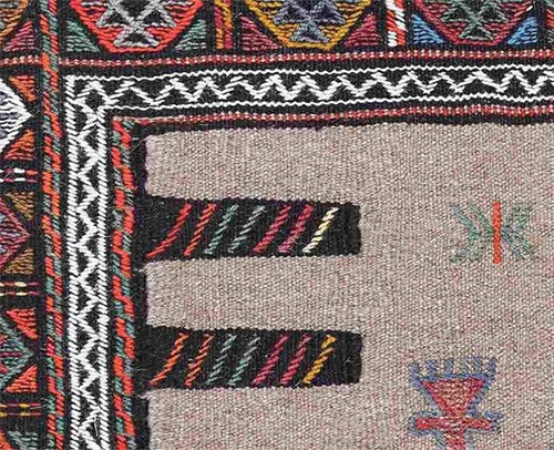 دست اندرکاران حوزه دست بافته های هنری از هنر گلیم‌بافی در خطه خراسان می گویند | احیای نقش های اصیل در گلیم های مدرن