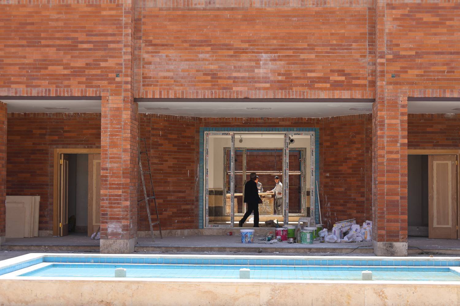 پروژه ایستگاه استقبال از زائر شهید محمدزاده شهرداری منطقه۷ مشهد با شتاب بالا در حال اتمام است