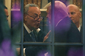 چاک شومر: ترامپ کودن است