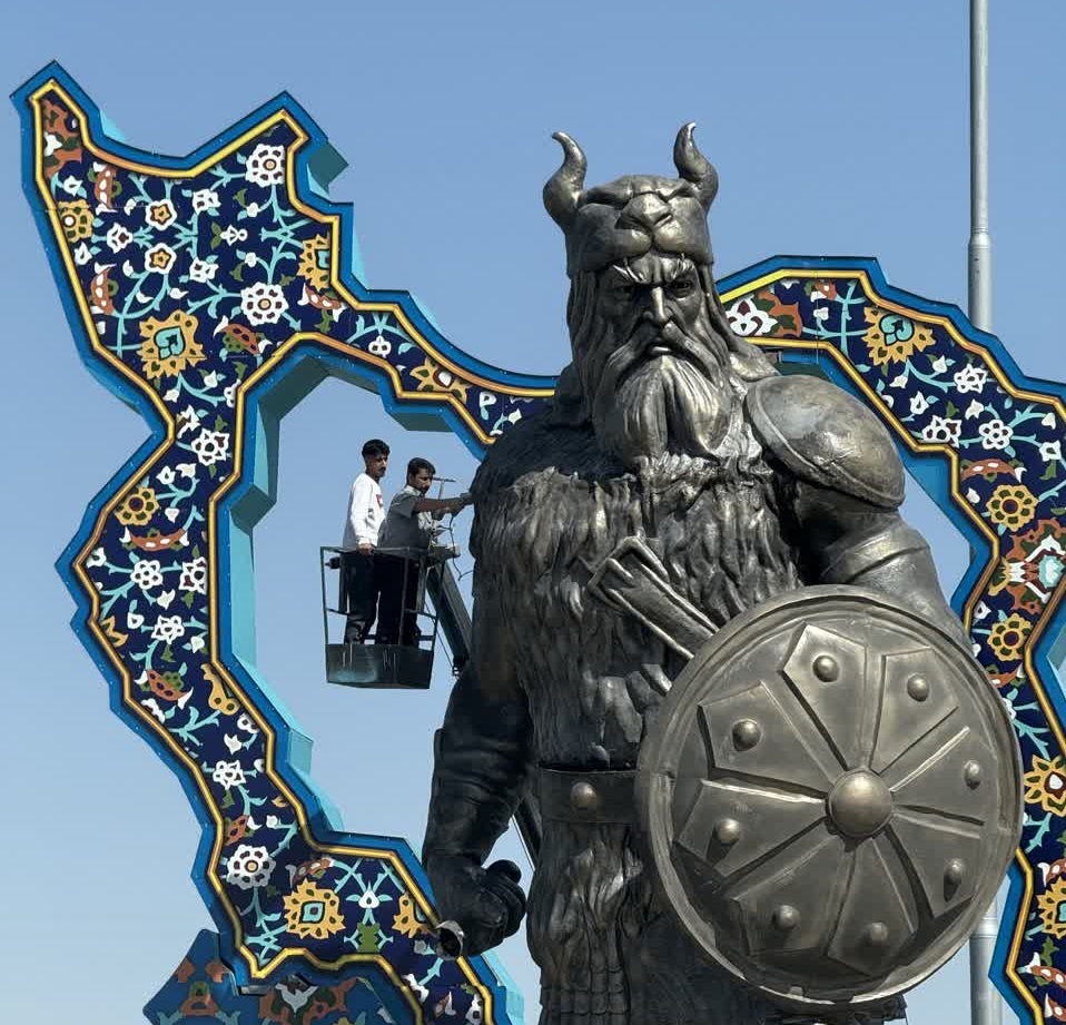 هنرمند مشهدی: مجسمه رستم یادمان «وطن» را با عشق به ایران ساختم