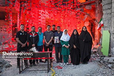 گزارش تصویری | حضور قهرمانان ملی و المپیک در میناب برای همدردی با خانواده دانش‌آموزان شهید