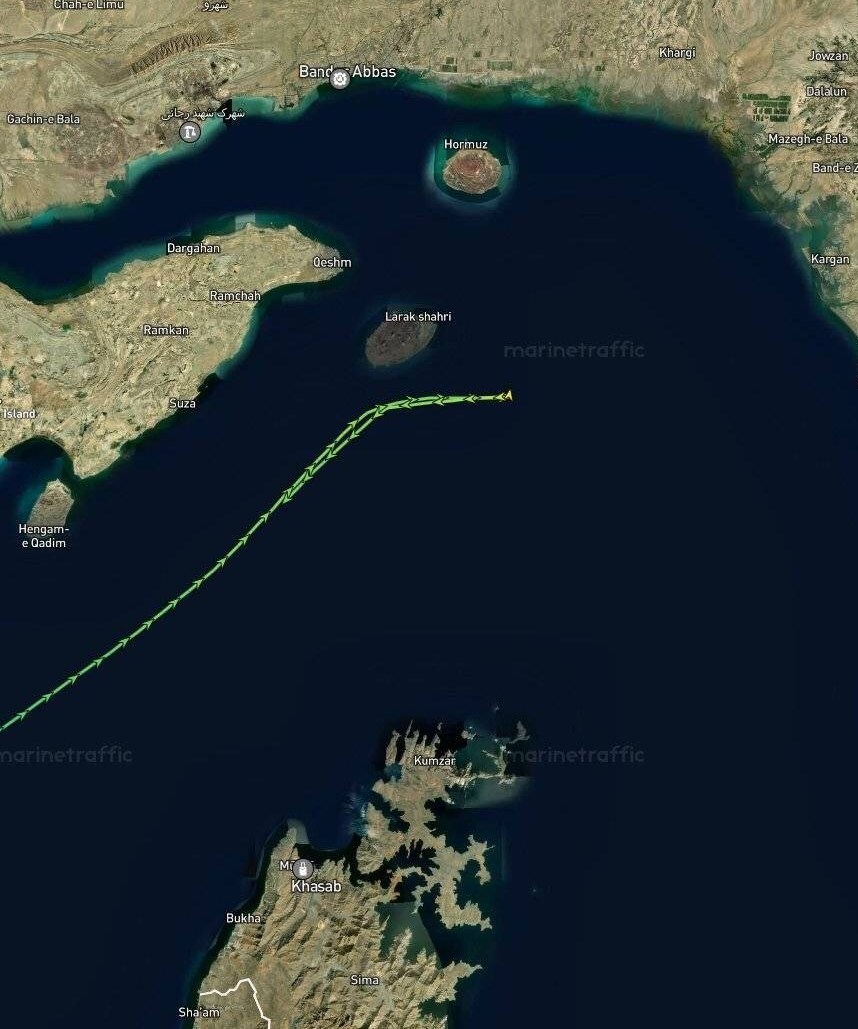 توقف دو نفتکش دیگر در تنگه هرمز (۳۰ فروردین ۱۴۰۵)