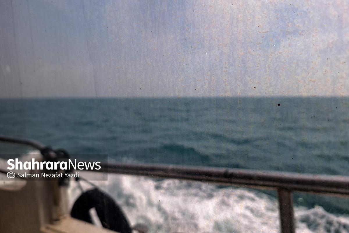 شنا در غم | سرگردان میان مدرسه و قبرستان و نفس کشیدن در هوای هرمز