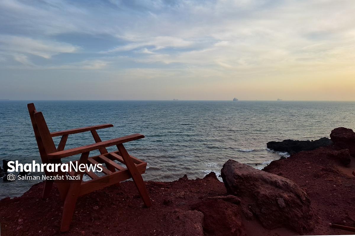 شنا در غم | سرگردان میان مدرسه و قبرستان و نفس کشیدن در هوای هرمز