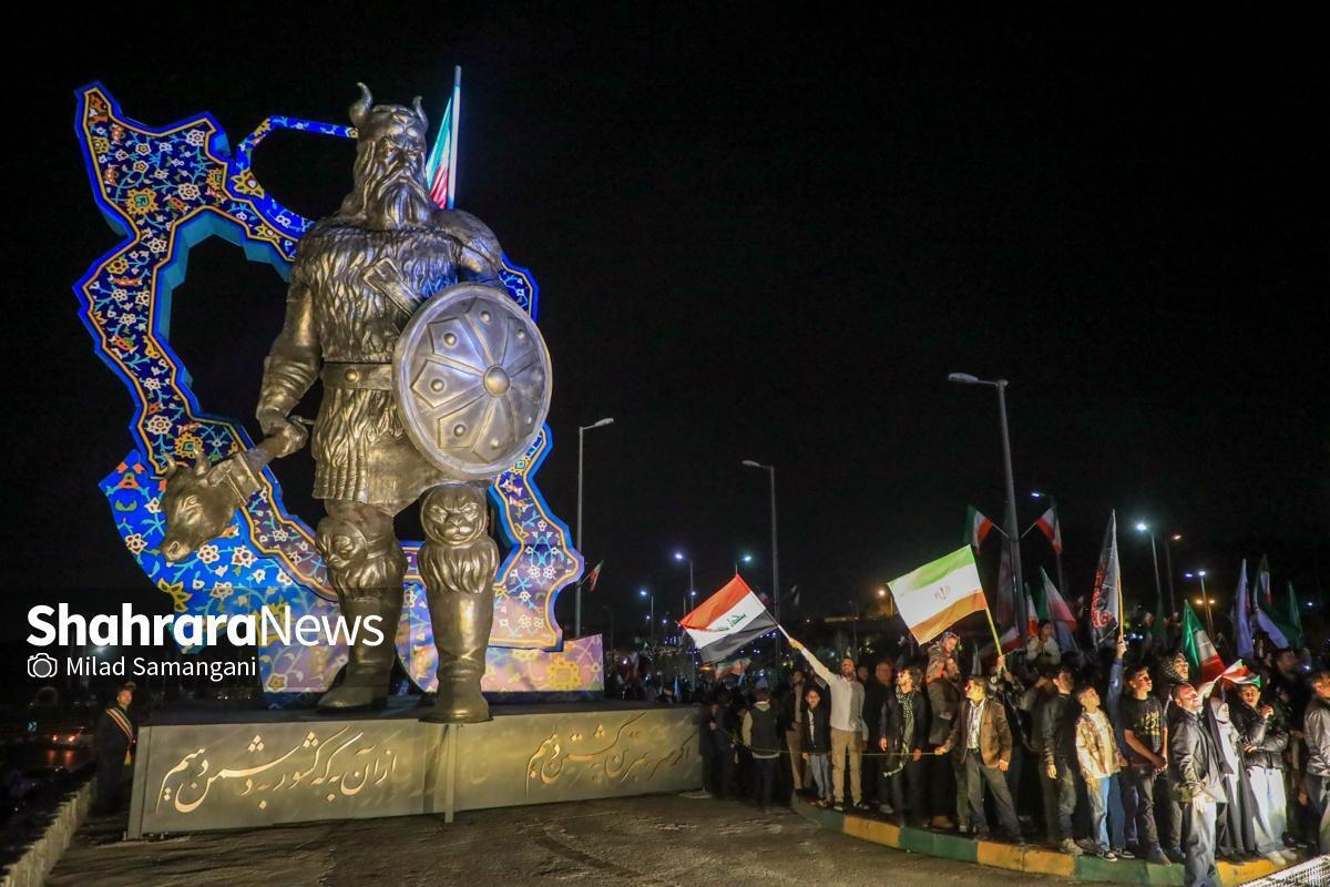 اجتماع حماسی مردم مشهد مقدس در رونمایی از بزرگ&zwnj;ترین المان شهری به نام &laquo;وطن&raquo; + فیلم