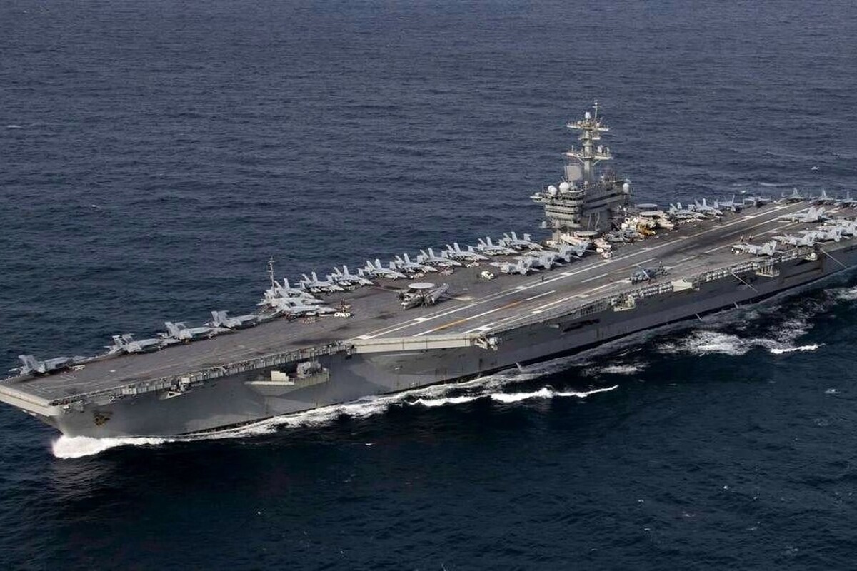 موشک&zwnj;های کروز ساحل به دریای ارتش، ناو هواپیمابر آبراهام لینکلن را هدف گرفت (۵ فروردین ۱۴۰۵) + فیلم