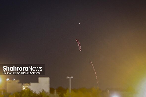 فعال شدن پدافند هوایی در مشهد (۵ فروردین ۱۴۰۵) | اصابت پرتابه در اطراف محدوده‌ فرودگاه مشهد