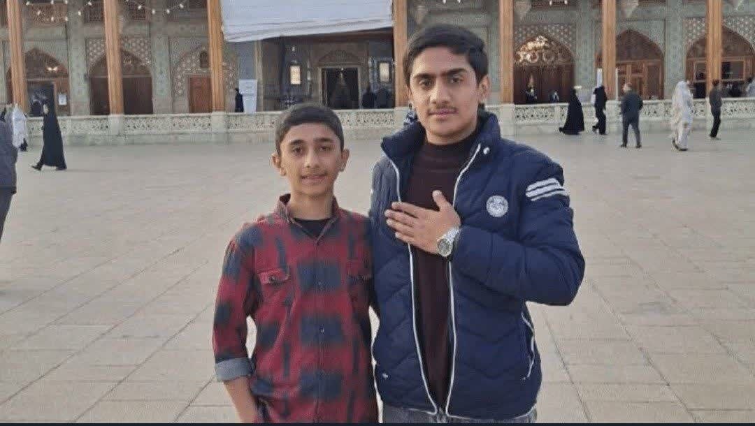 تصویری از ایلیا و امیرحسین شرفی، ۲ دانش آموز روستای کفری شیراز که به شهادت رسیدند تصویری از ایلیا و امیرحسین شرفی، ۲ دانش آموز روستای کفری شیراز که به شهادت رسیدند