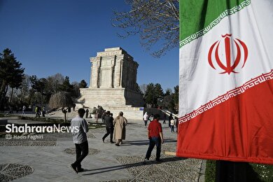 گزارش تصویری | حضور مسافران نوروزی در آرامگاه فردوسی در نوروز ۱۴۰۵