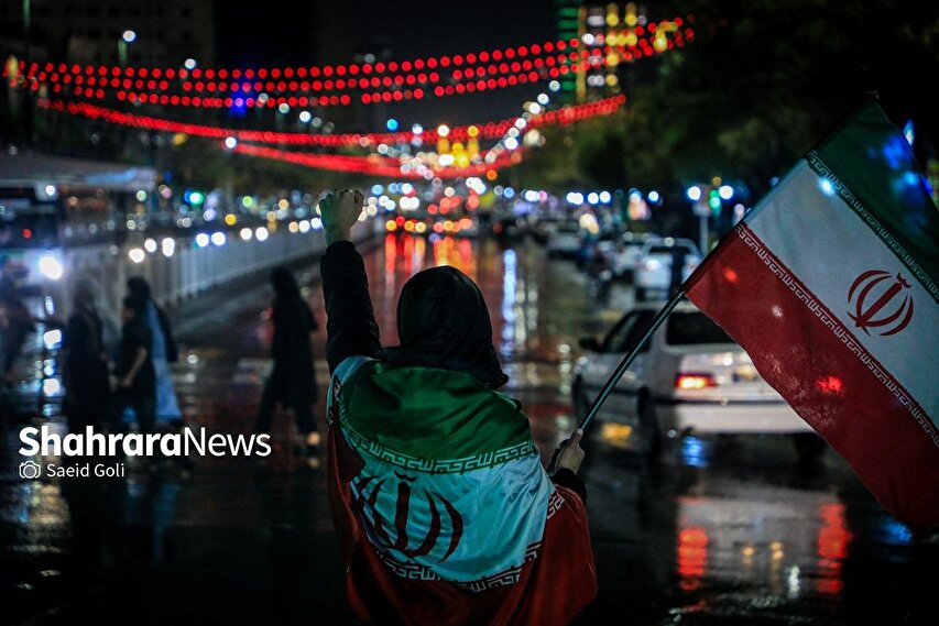 گزارش تصویری | بیست و هفتمین شب حضور حماسی مردم در شب بارانی مشهد (۷ فروردین ۱۴۰۵)