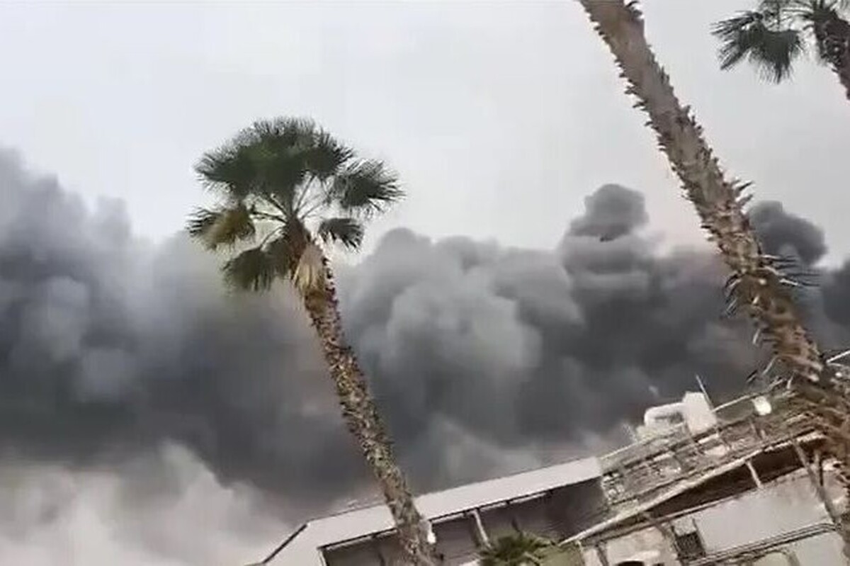 کارخانه‌های فولاد و آمونیاک اسرائیل در منطقه نقب زیر حملات موشکی ایران + فیلم (۹ فروردین ۱۴۰۵)