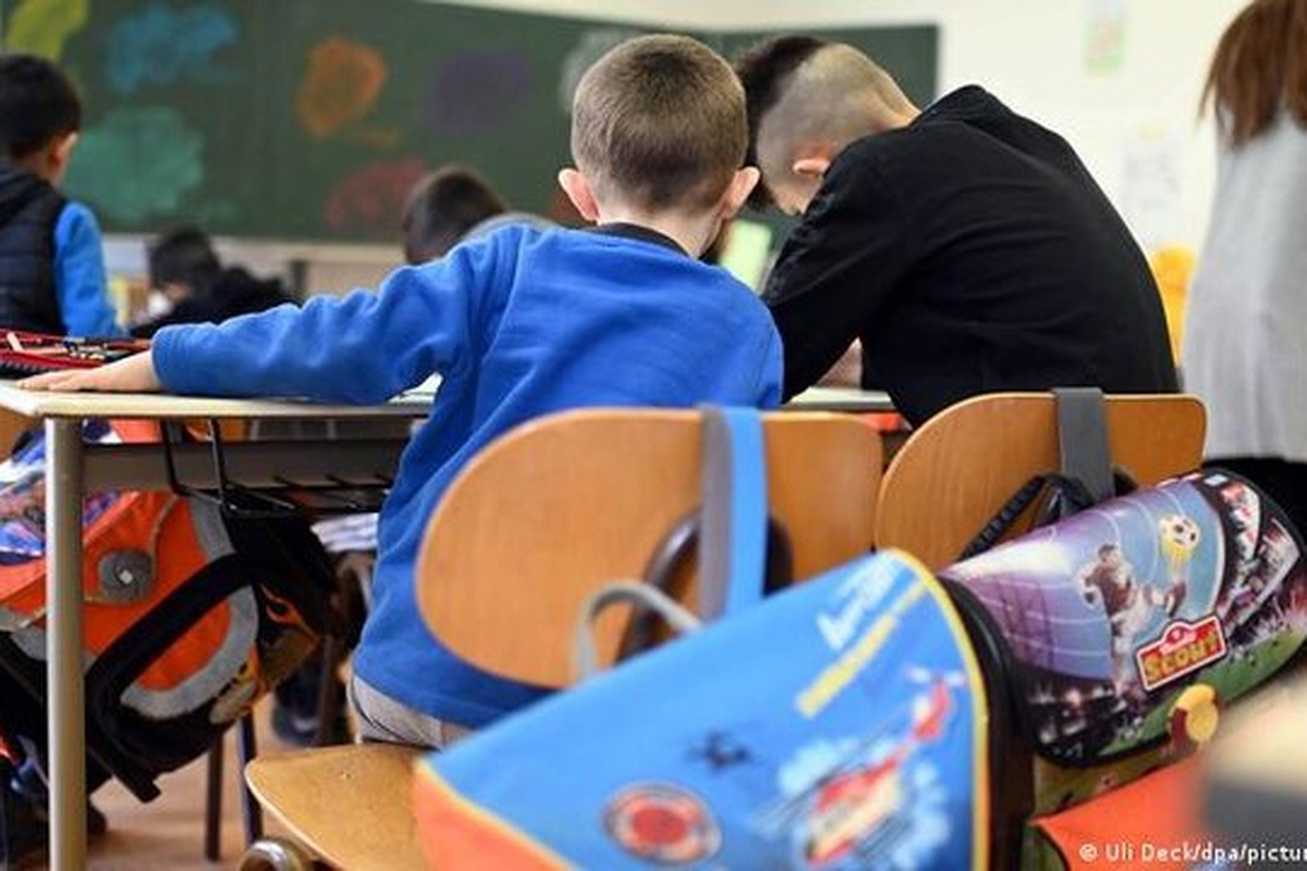 دولت انگلیس در تلاش برای ممنوعیت تلفن همراه در مدارس این کشور