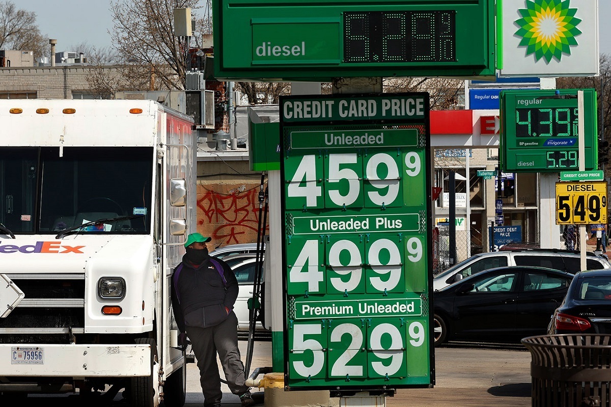 آکسیوس خطاب به مردم آمریکا: منتظر کاهش قیمت بنزین نباشید