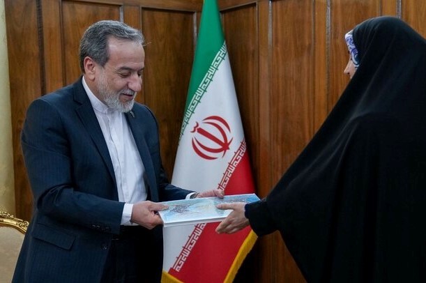 مهدیه اسفندیاری با عباس عراقچی دیدار کرد