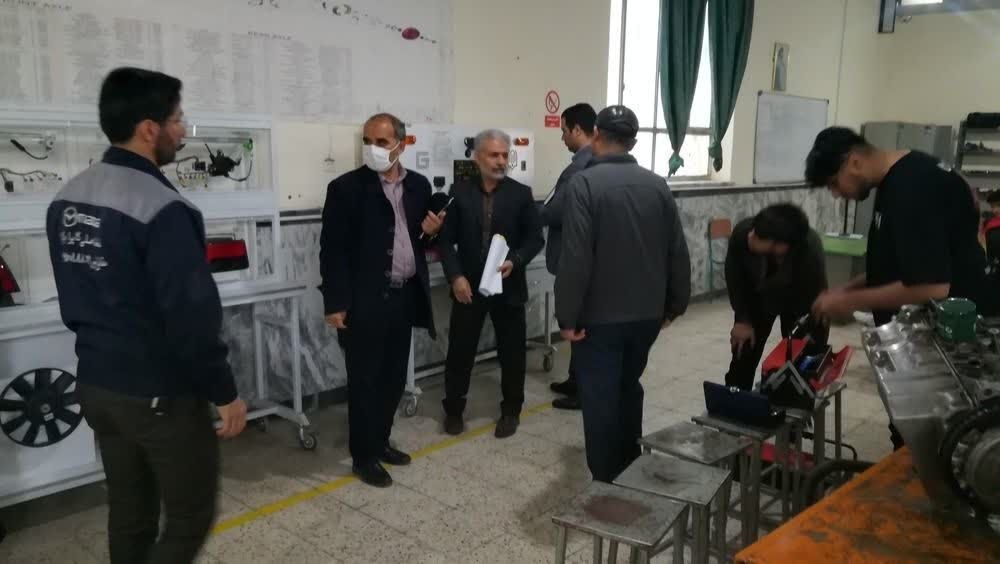 دکترای تبدیل انرژی، اما معلم هنرستان |  انتخاب متفاوت یک معلم هنر برای هدایت دانش‌آموزان منطقه طرق مشهد