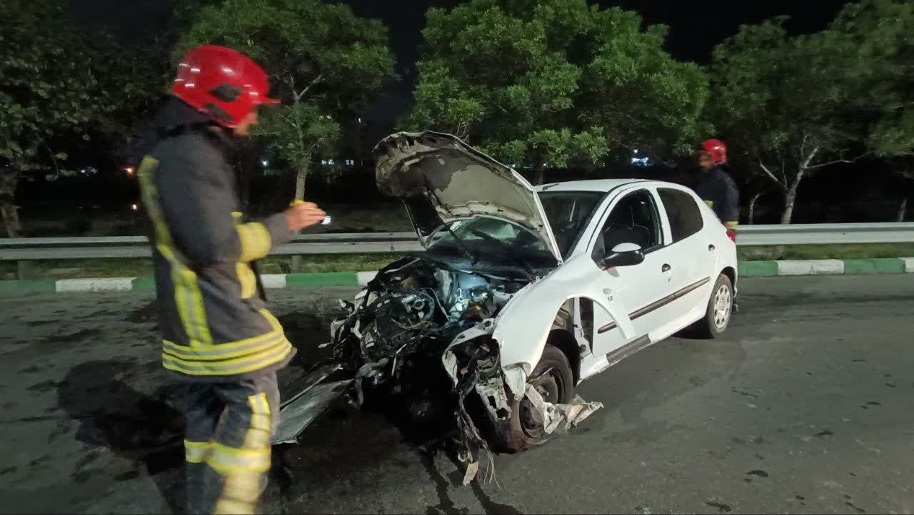 تصادف شدید در بزرگراه امام علی (ع) مشهد | دو جوان راهی بیمارستان شدند + عکس (۲ اردیبهشت ۱۴۰۵)