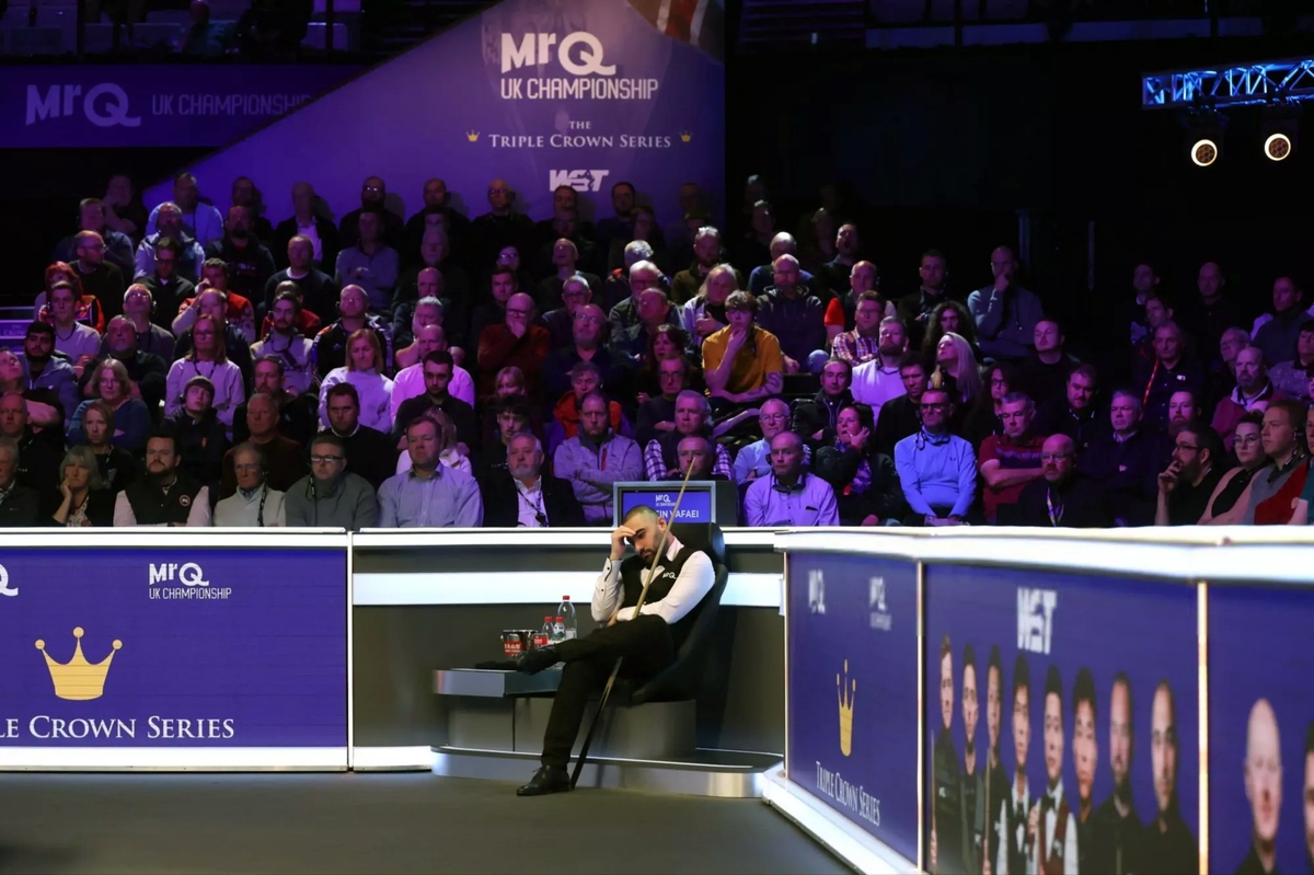 گزارش گاردین از اسنوکر باز ایرانی | وفایی جایی میان جنگ و آرامش