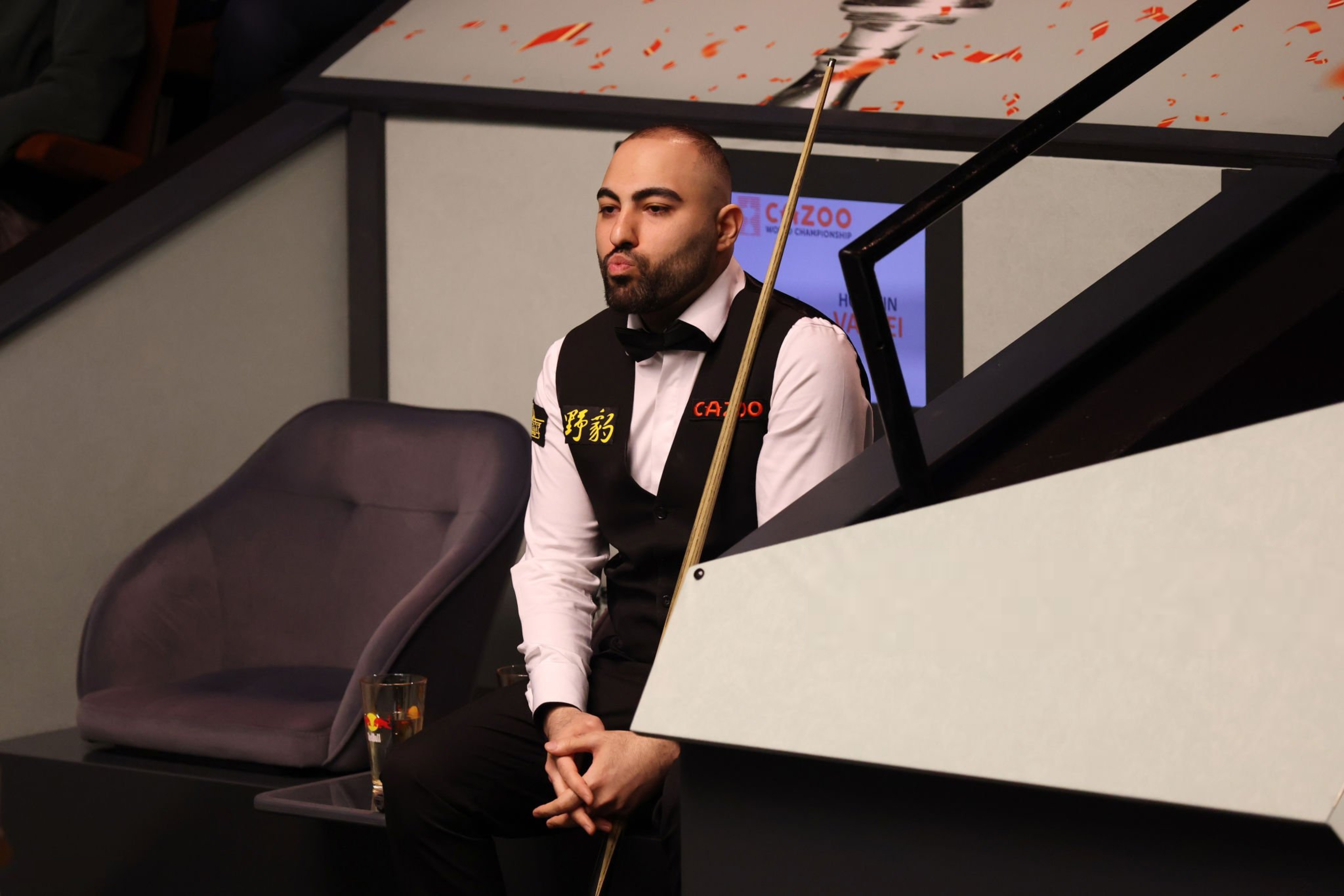 گزارش گاردین از اسنوکر باز ایرانی | وفایی جایی میان جنگ و آرامش