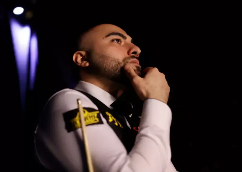 گزارش گاردین از اسنوکر باز ایرانی | وفایی جایی میان جنگ و آرامش