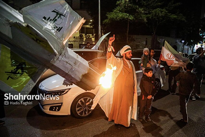 گزارش تصویری | پنجاه‌ودومین موج از حضور حماسی شبانه مردم مشهد در خیابان‌ها