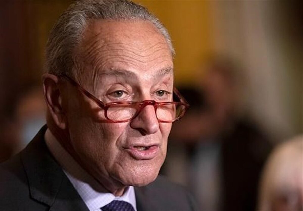 شومر: ترامپ در قبال ایران بیشتر در گودال فرو می‌رود