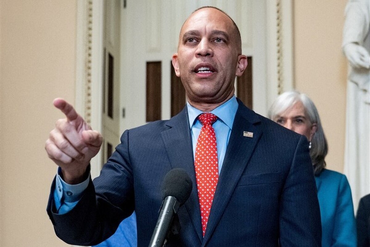 رهبر دموکرات‌های آمریکا: ترامپ احمق‌ترین کسی است که در کاخ سفید نشسته است