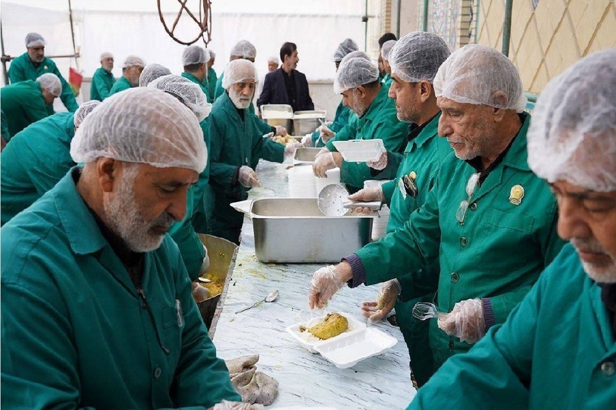 ۴ موکب خدمت‌رسان در حریم حرم امام رضا(ع) هم زمان با ایام زیارتی مخصوص امام رضا (ع) برپاشد