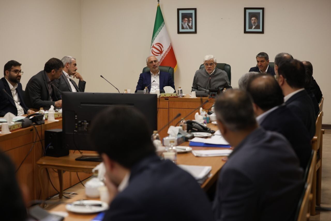 قیمت بنزین آزاد ‌بدون تغییر ماند | عارف: هر تصمیمی درباره بنزین باید با همراهی مردم باشد