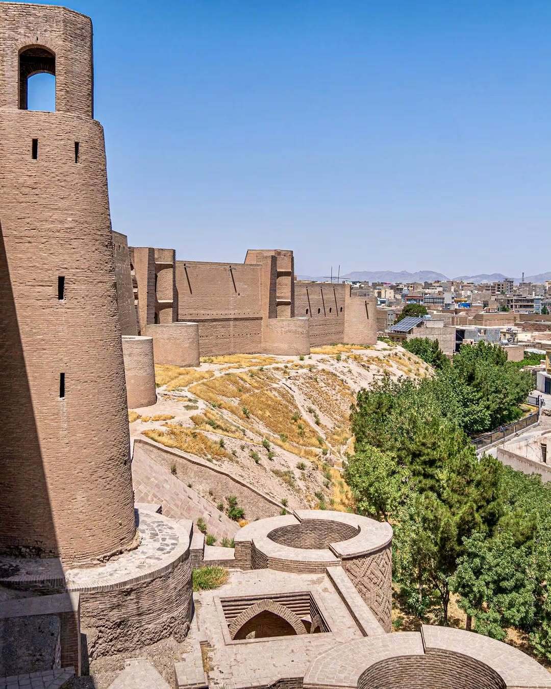 عکس‌هایی از قلعه اختیارالدین در شهر هرات افغانستان